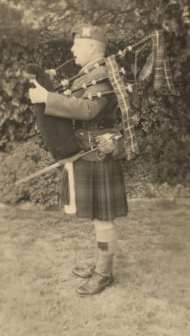 Ivan_Brooks_Kent_Piper_WW2_Sepia_side.JPG