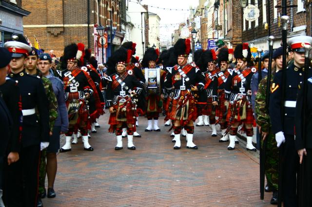 Ivan_Brooks_piper_with_City_of_Rochester_Pipe_Band_Nov_08.jpg